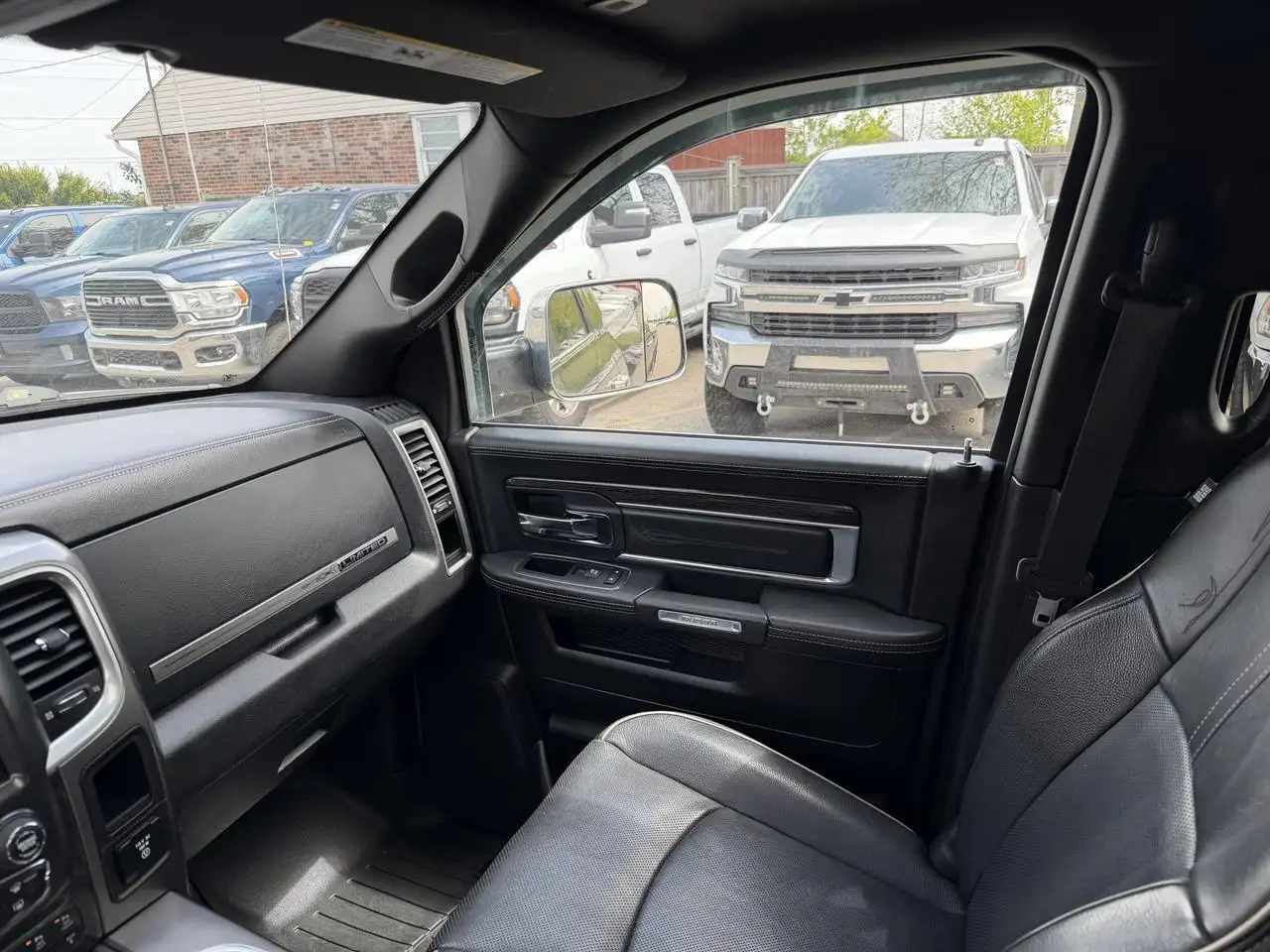 RAM 2500 снимка RAM 2500