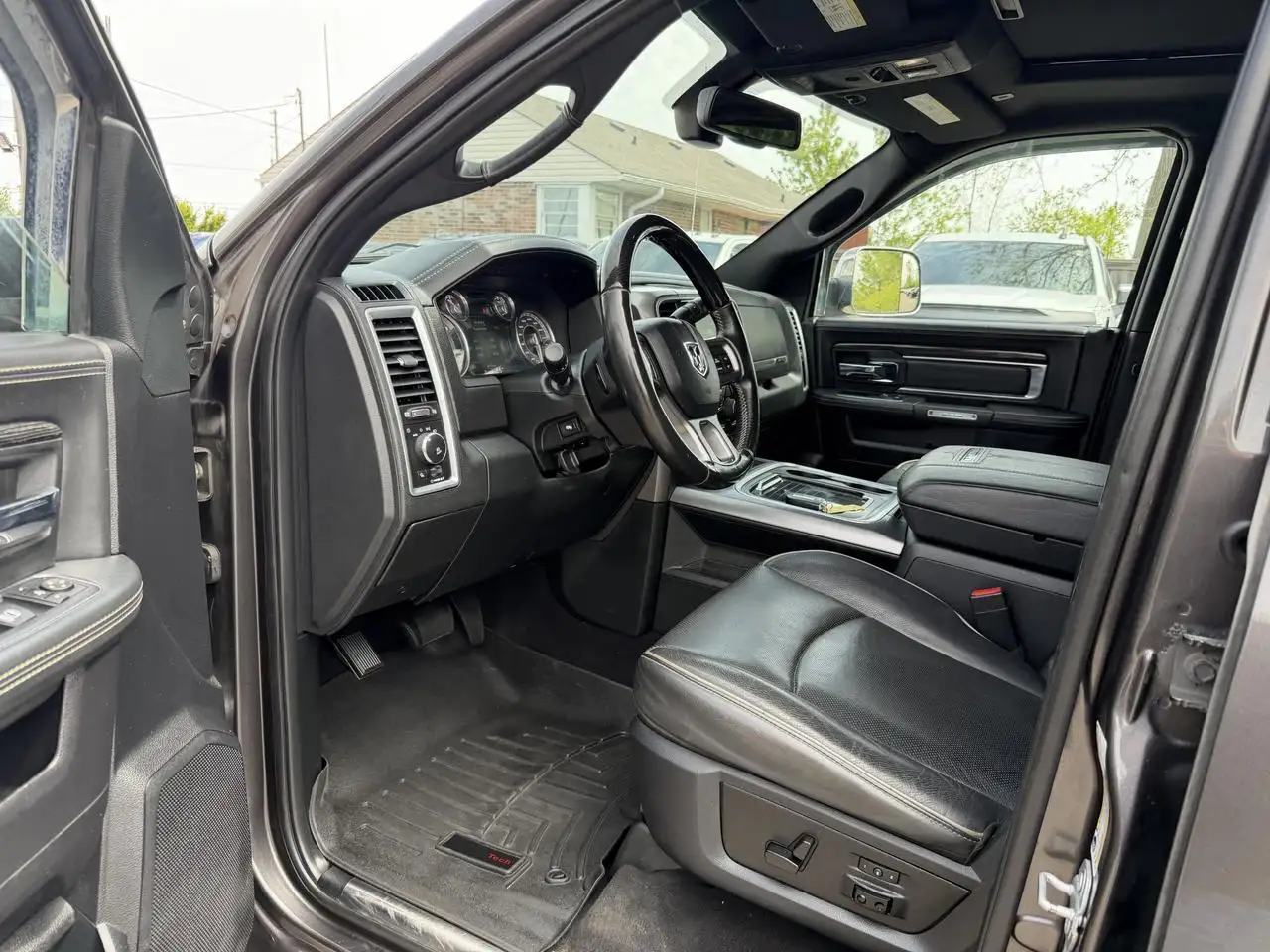 RAM 2500 снимка RAM 2500