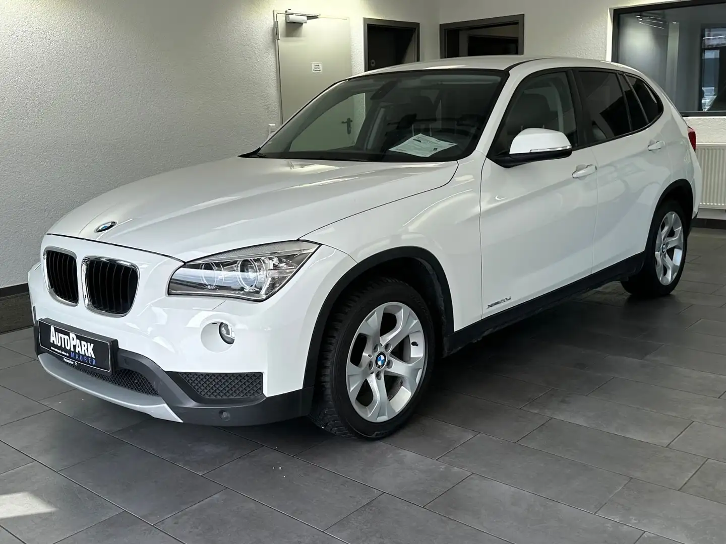 BMW X1 Baureihe X1 20 d xDrive AHK*Sitzheizung*Xenon Weiß - 1
