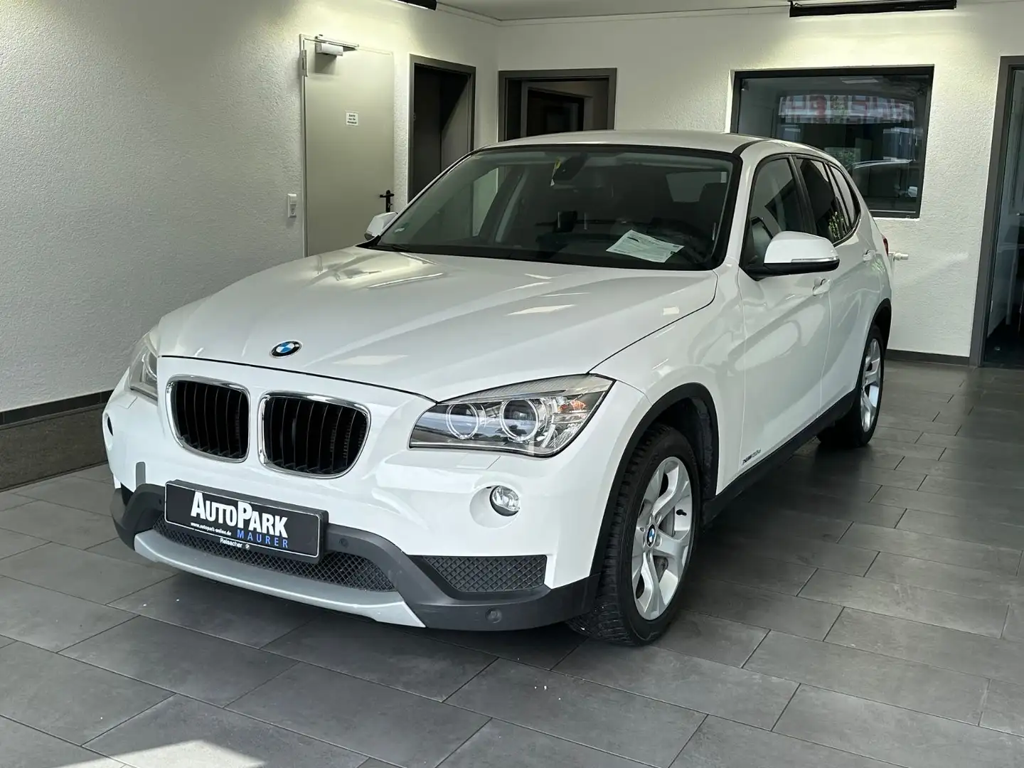 BMW X1 Baureihe X1 20 d xDrive AHK*Sitzheizung*Xenon Weiß - 2