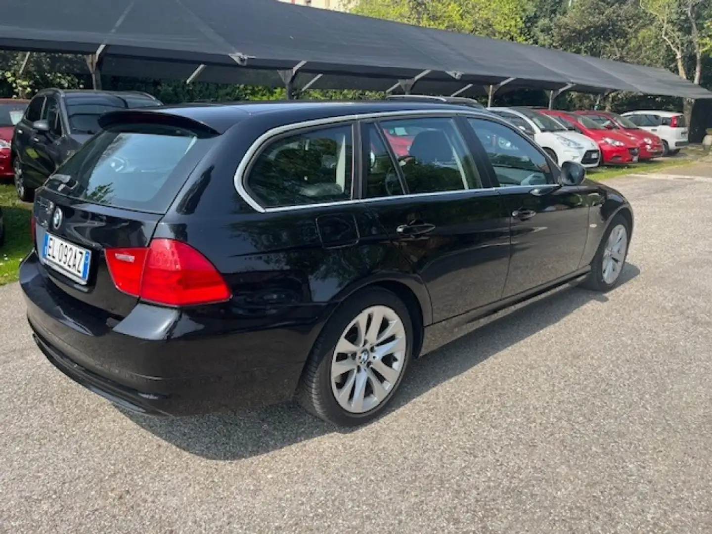 BMW 318 2.0d Touring Automatica Zwart - 2