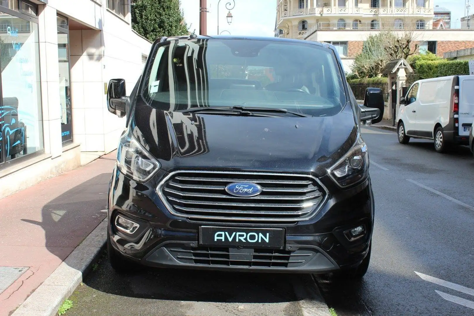 Ford Tourneo Custom II (2) 2.0 L ECOBLUE 170ch Titanium BVA Noir - 2