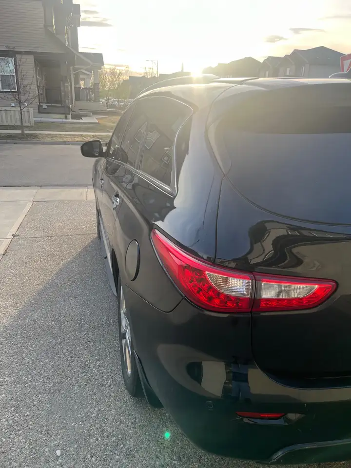 Infiniti QX60 снимка Infiniti QX60