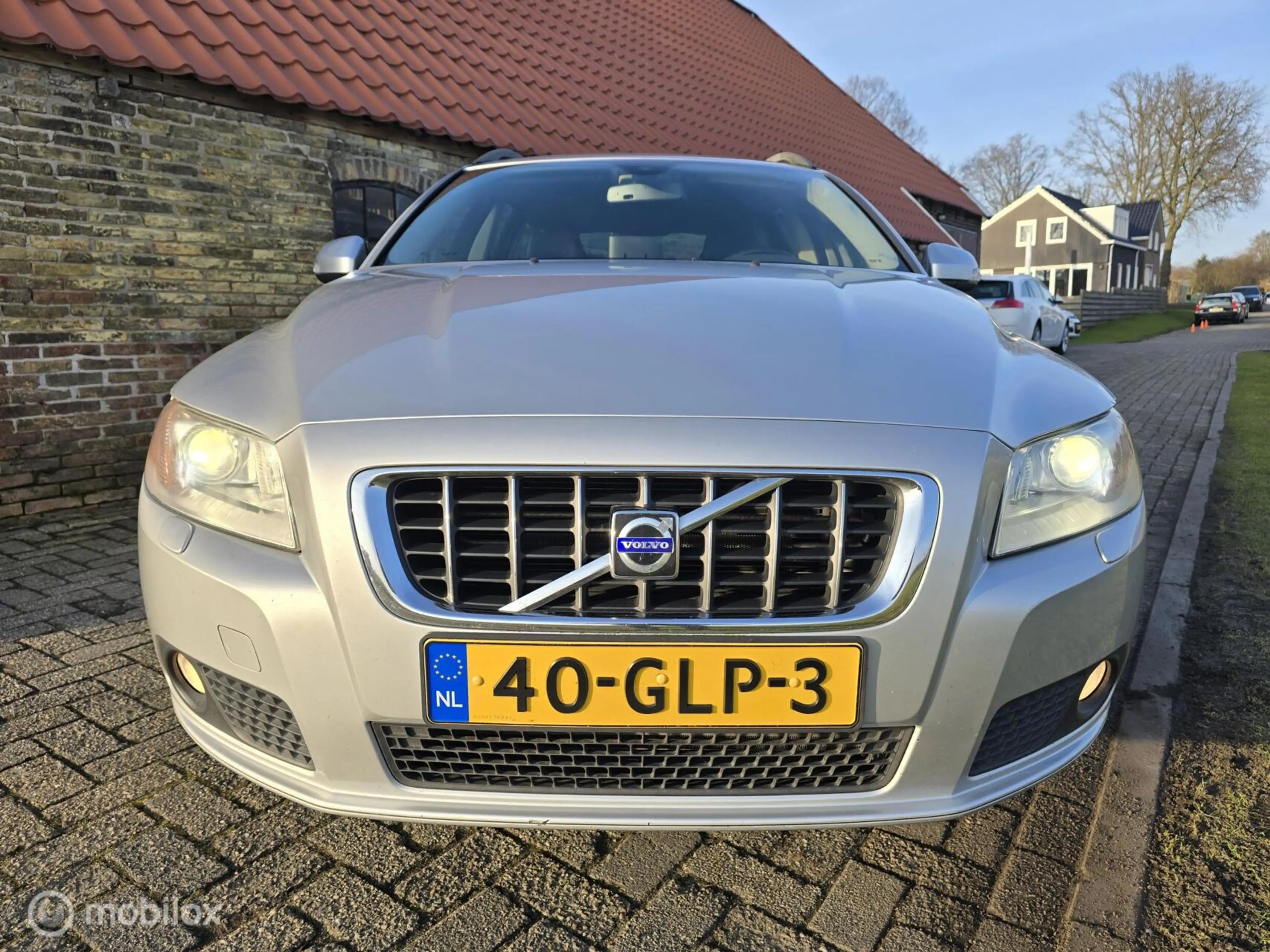 Volvo V70 2.5T Summum Aut. — photo 13