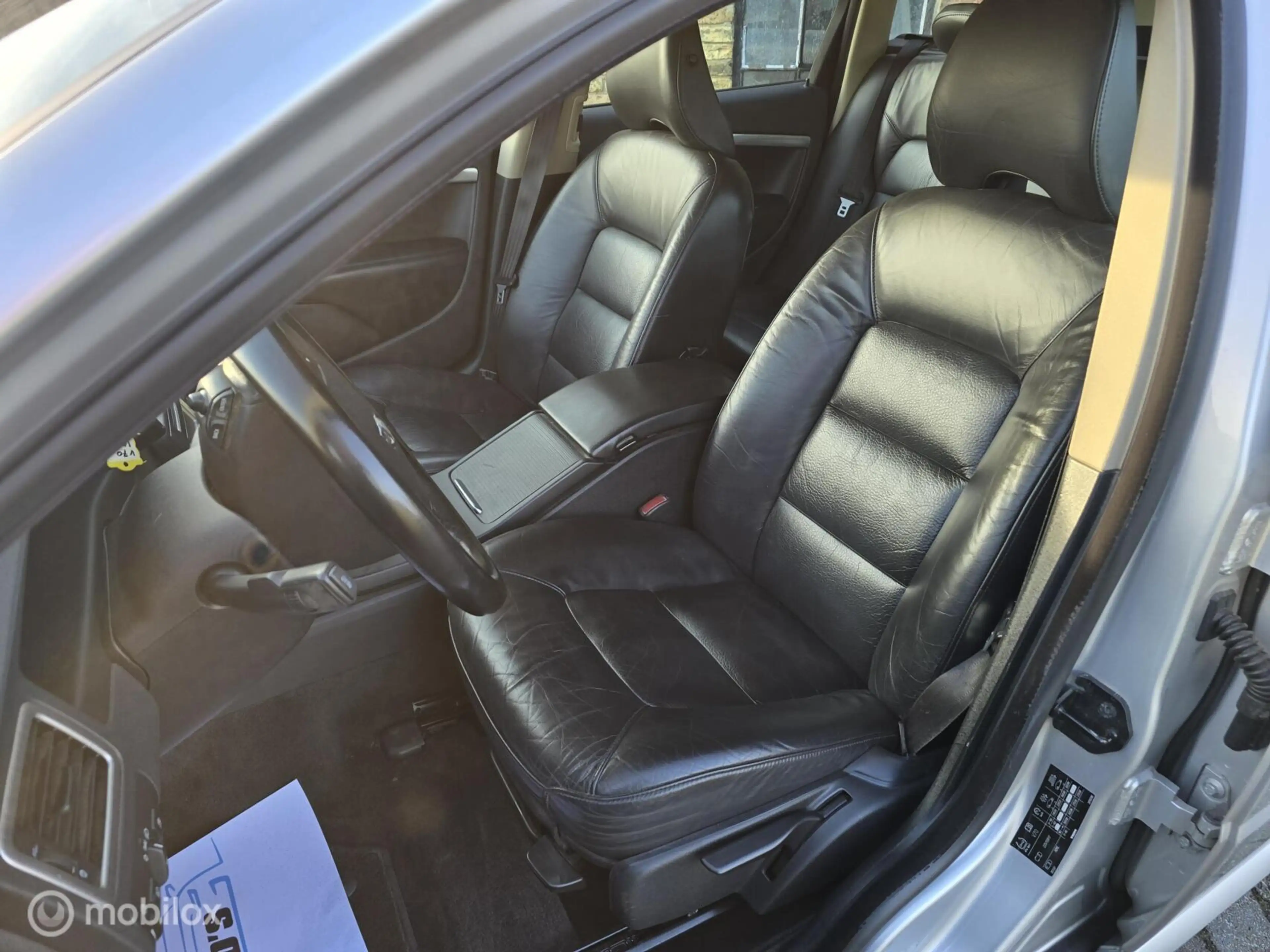 Volvo V70 2.5T Summum Aut. — photo 8