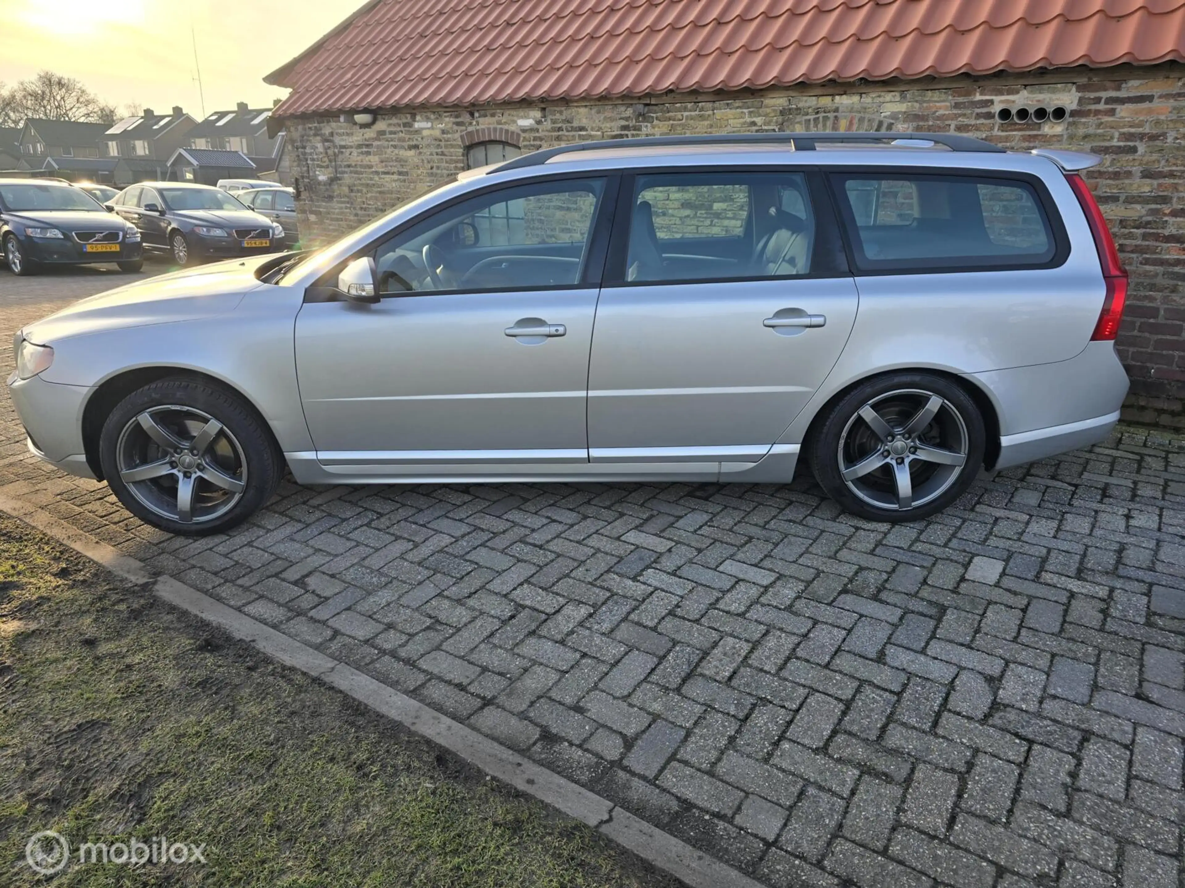 Volvo V70 2.5T Summum Aut. — photo 6