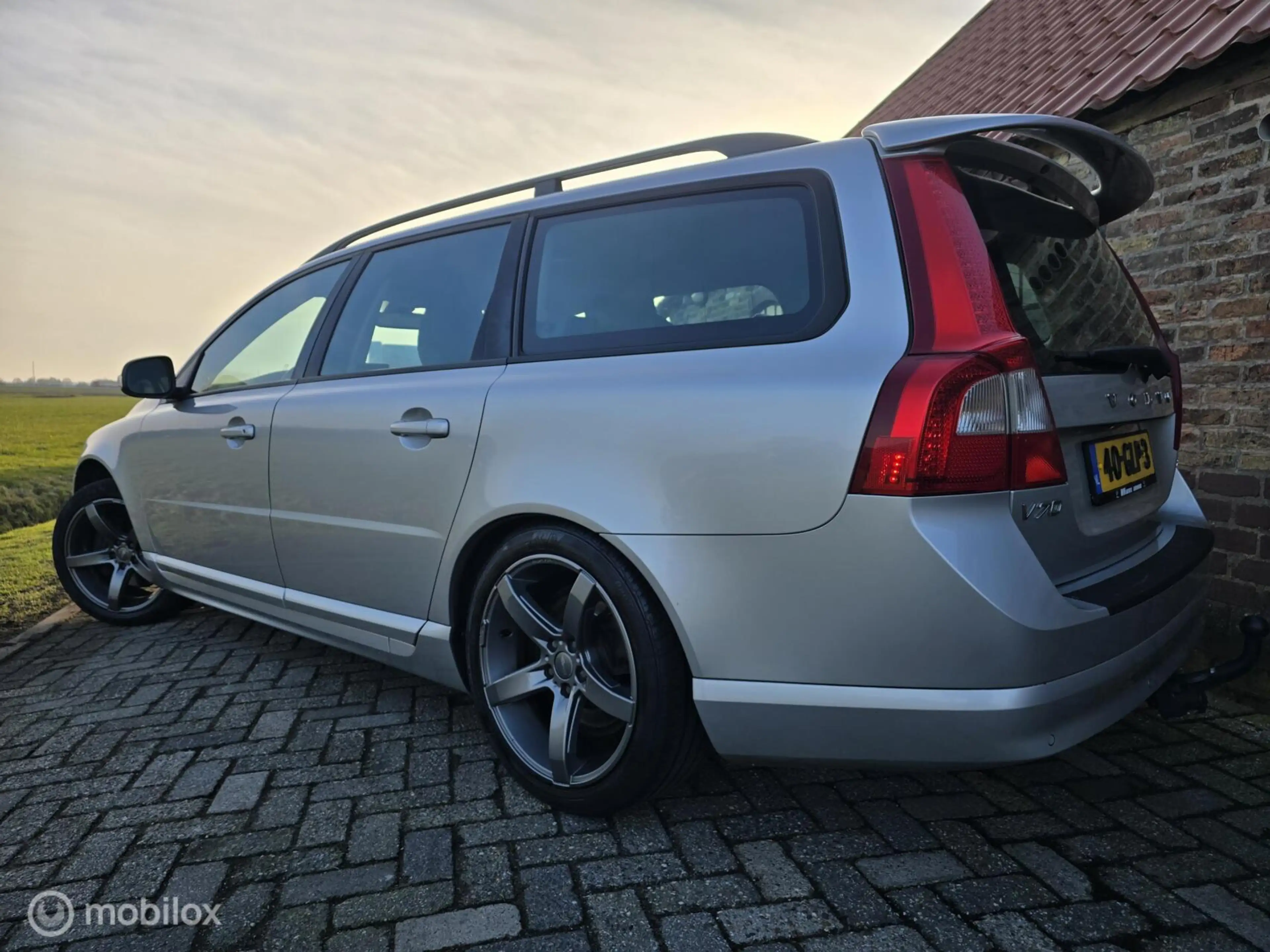 Volvo V70 2.5T Summum Aut. — photo 7