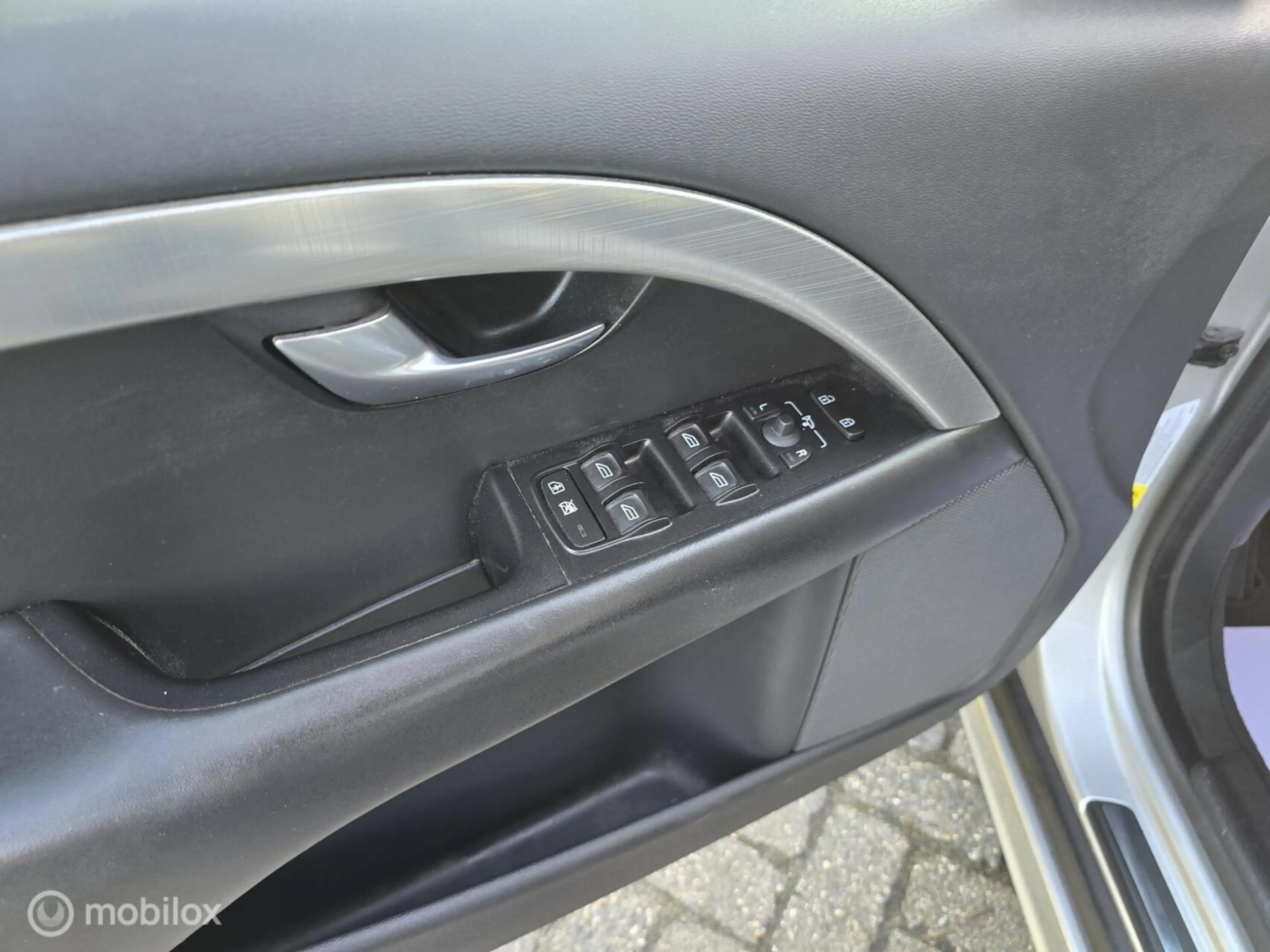 Volvo V70 2.5T Summum Aut. — photo 10