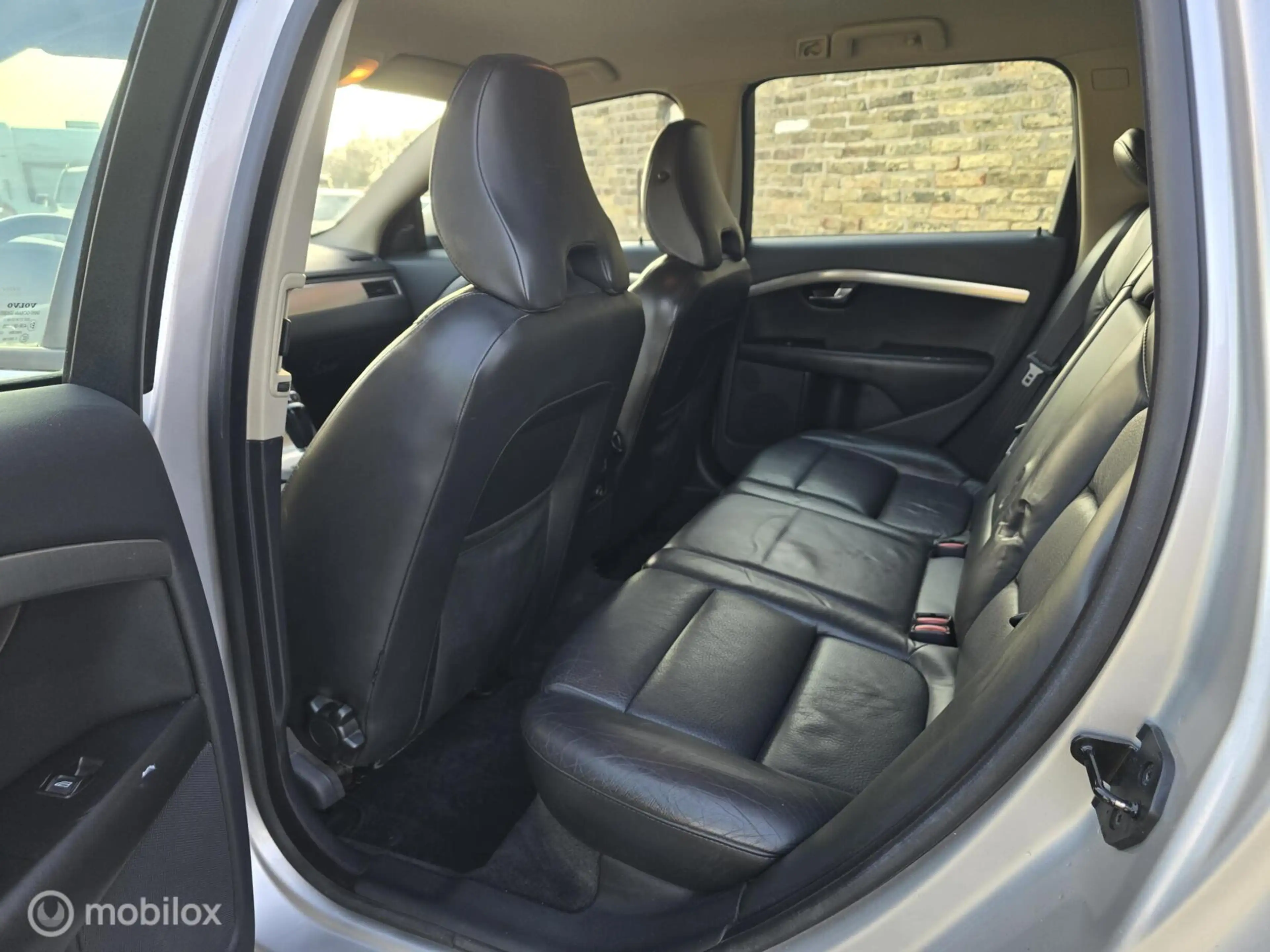 Volvo V70 2.5T Summum Aut. — photo 15