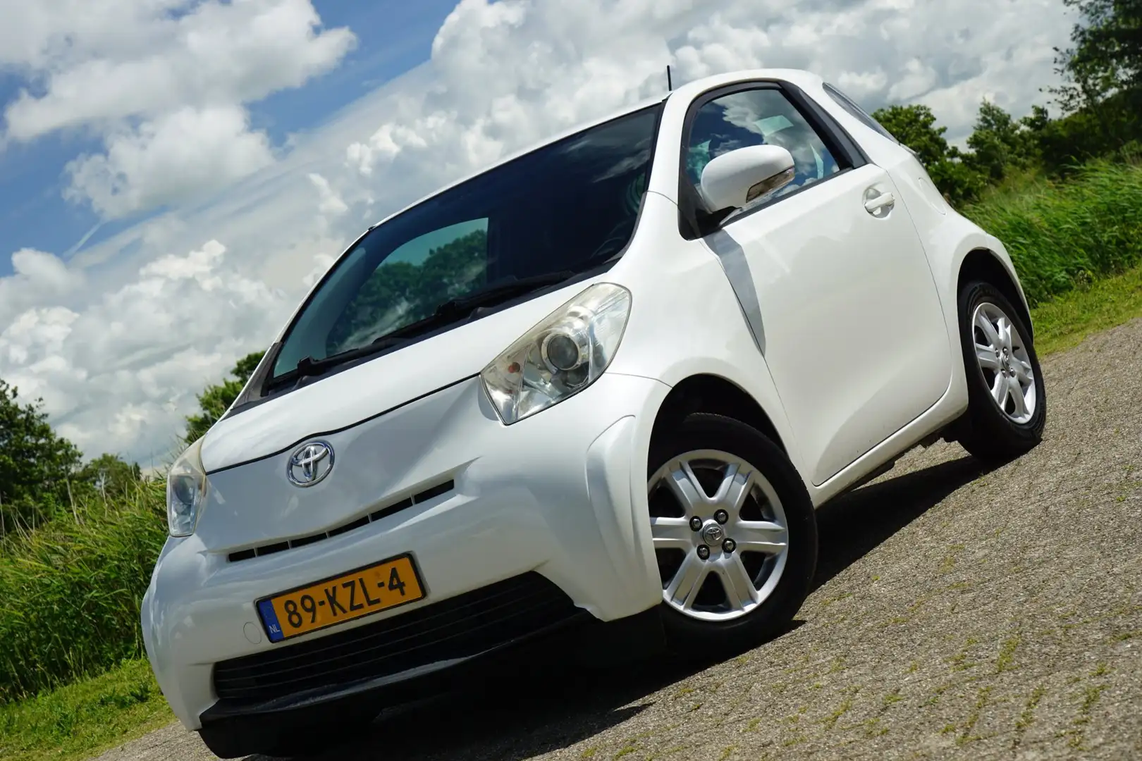 Toyota iQ 1.0 VVTi Comfort | Pearl White | AC/Navi/Bluetooth Weiß - 2