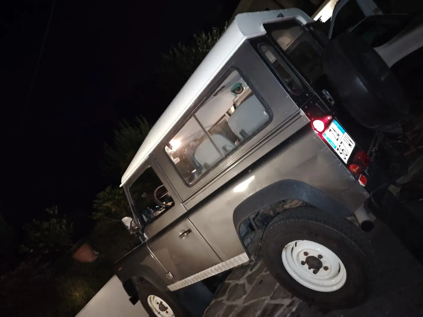 Land Rover Defender Typ 90 County - 1