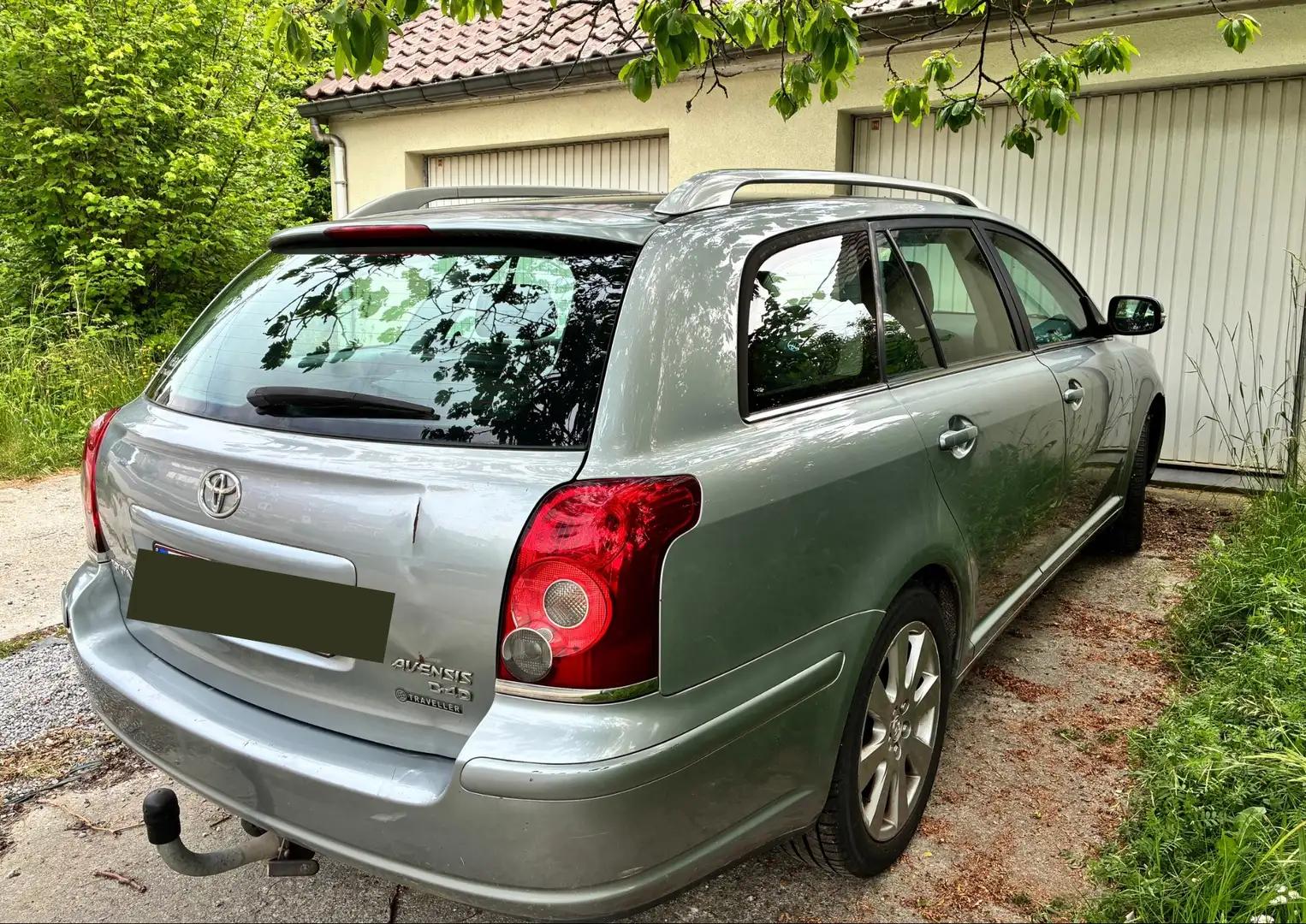Toyota Avensis Avensis SW 2.0 Turbo D4D 16v Traveller Zilver - 2