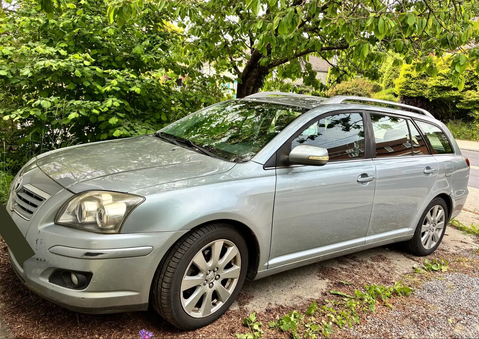 Toyota Avensis Avensis SW 2.0 Turbo D4D 16v Traveller Zilver - 1