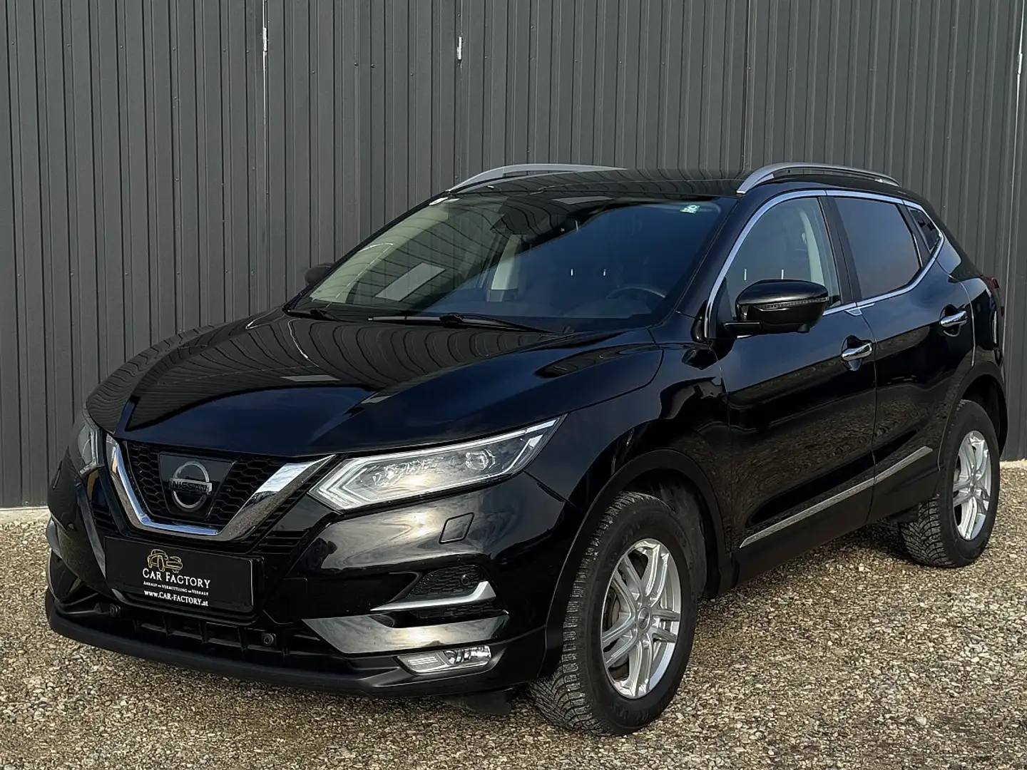 Nissan Qashqai 1,2 DIG-T N-Connecta Schwarz - 1