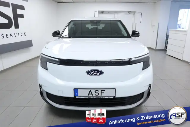 Ford Explorer view 3