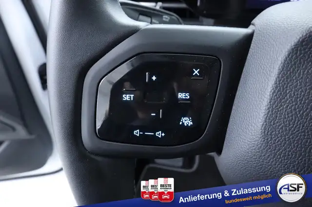 Ford Explorer view 22