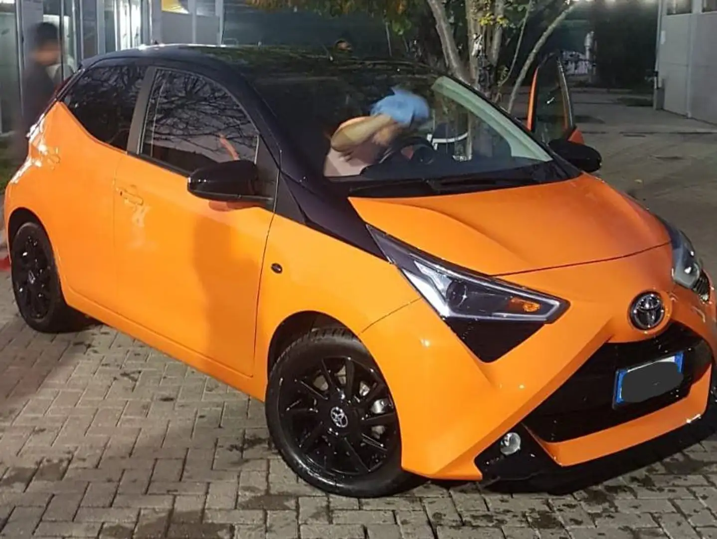 Toyota Aygo Aygo II 2018 5p 5p 1.0 x-wave Orange 72cv Orange - 1