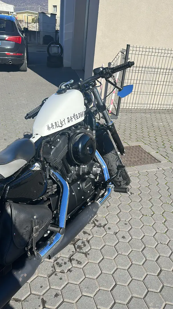 Harley-Davidson 1200 Custom Bianco - 1