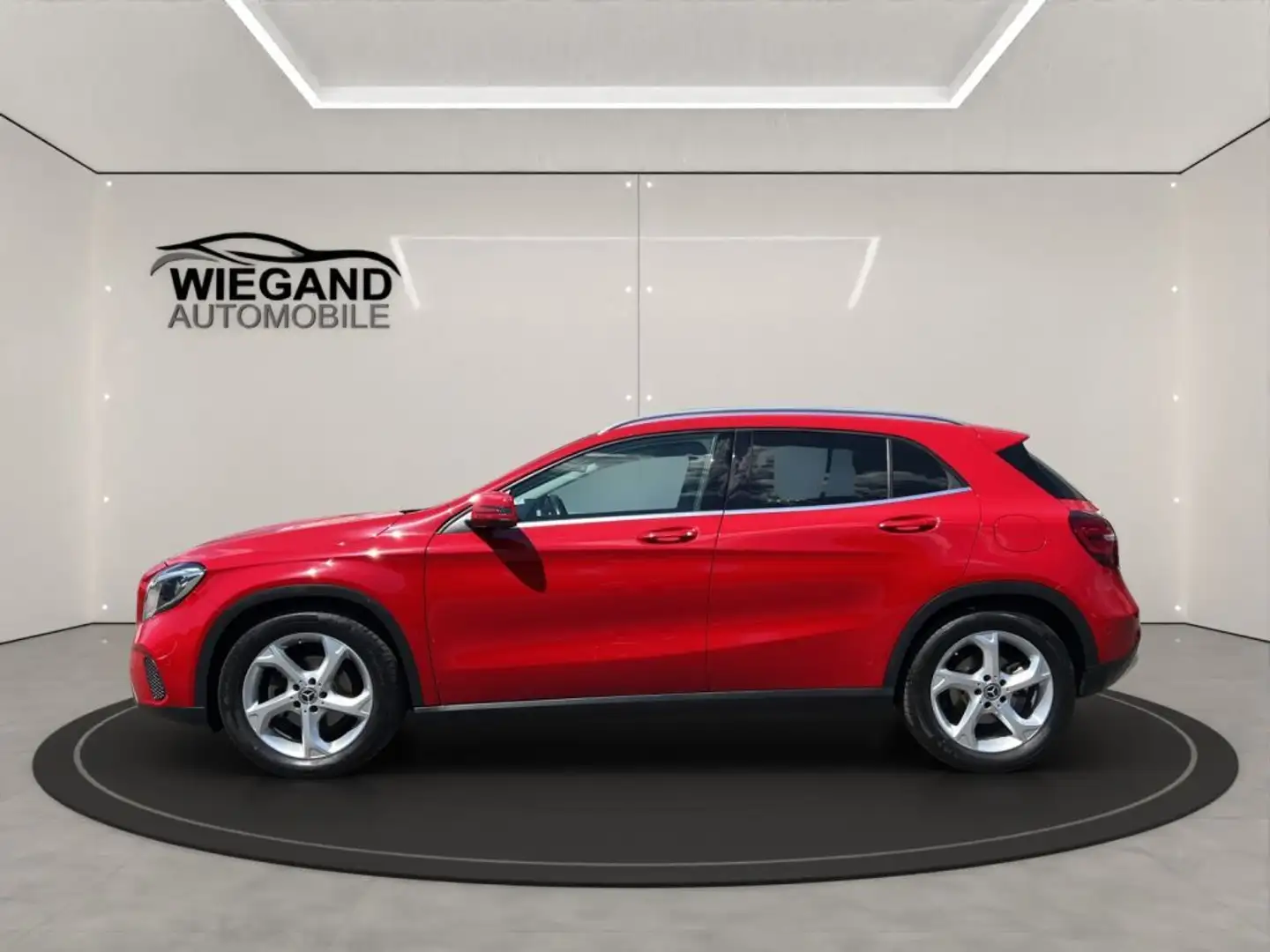 Mercedes-Benz GLA 200 7G-DCT URBAN+BUSINESS+PANO+STDH+LED+AHK Piros - 2