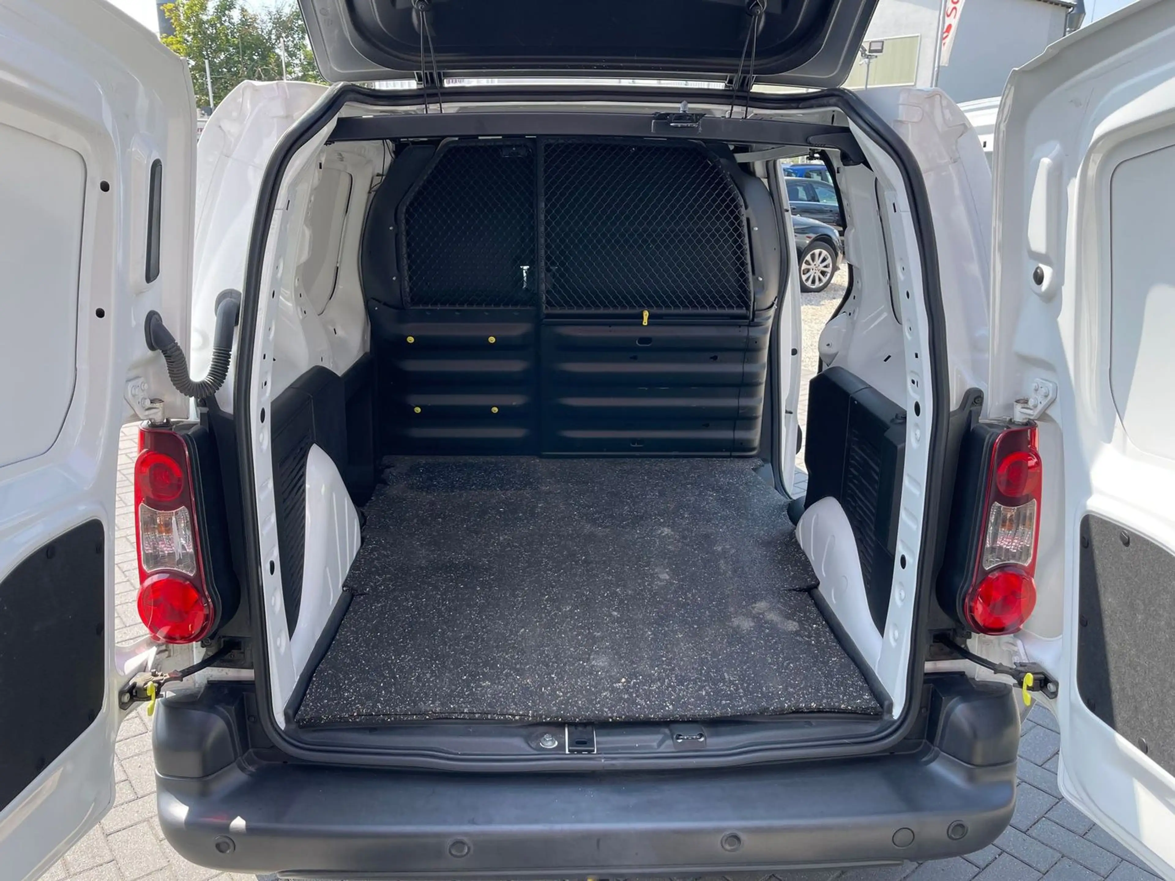 Peugeot Partner L1 Premium/AHK/Kamera V+H/PDC/USB/Bluetooth — photo 10
