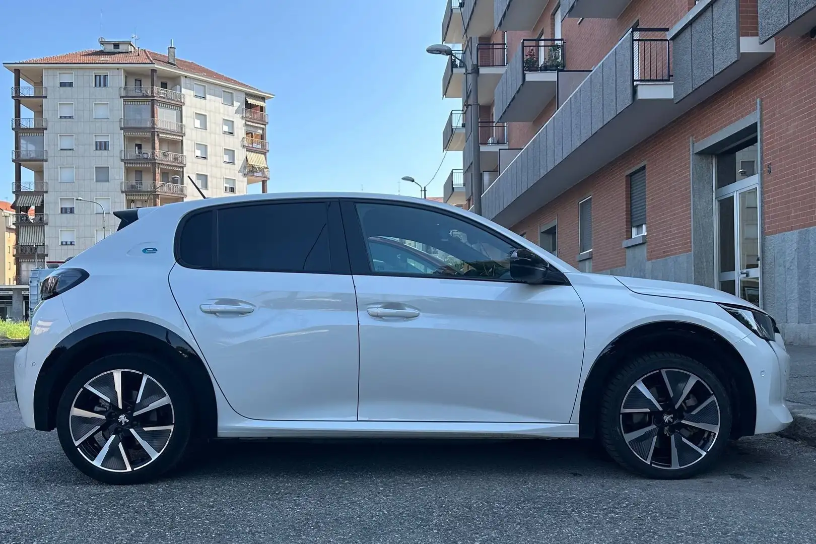 Peugeot e-208 GT Bianco - 2