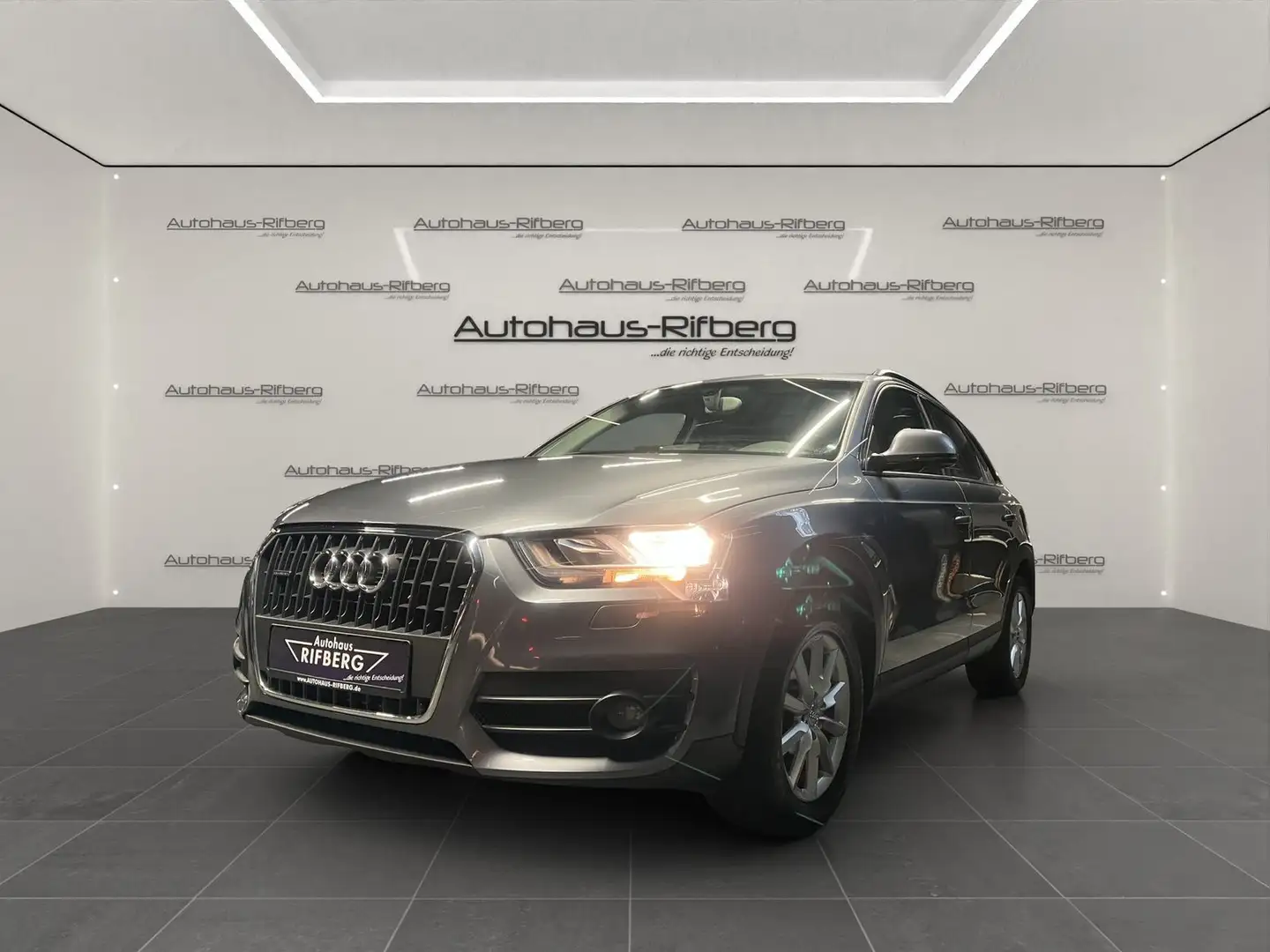 Audi Q3 2.0 TFSI quattro/NAVI/SHZ/PDC/17Z/ISOFIX/ABS Grau - 1