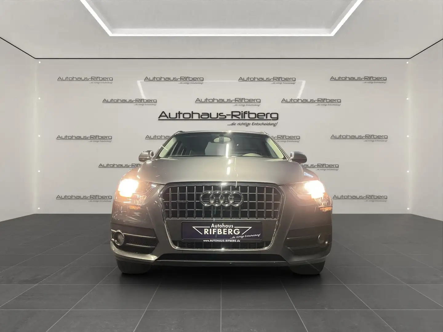 Audi Q3 2.0 TFSI quattro/NAVI/SHZ/PDC/17Z/ISOFIX/ABS Grau - 2