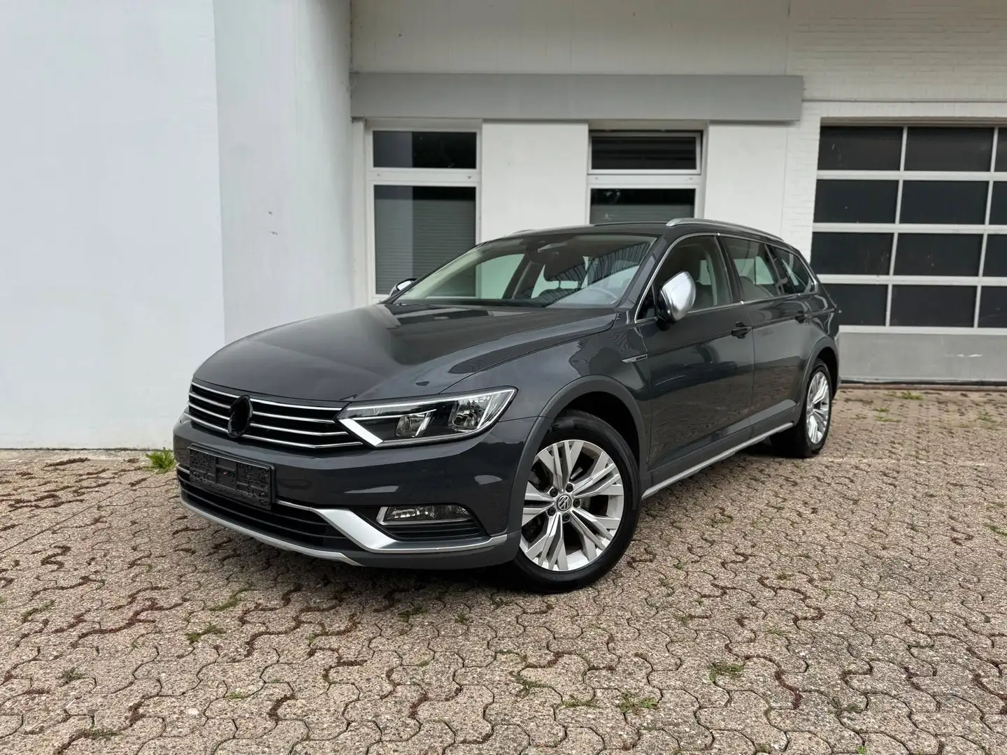 Volkswagen Passat Alltrack 2.0 TDI DSG 4Motion Navi Kamera Šedá - 1