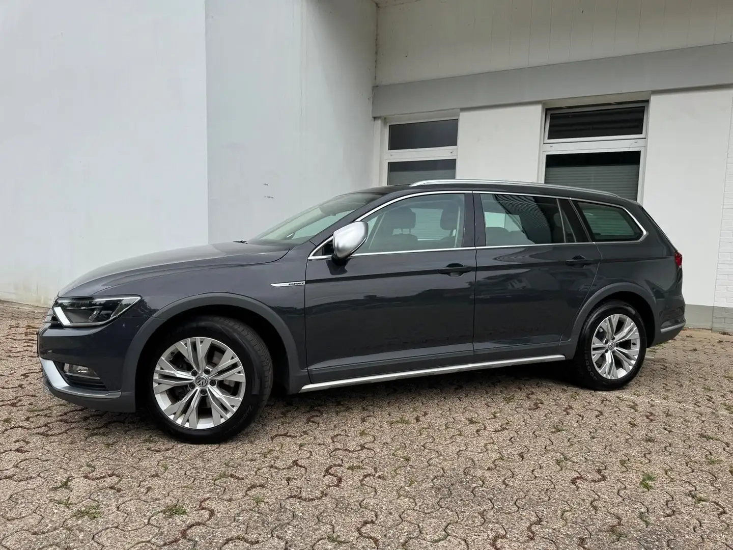 Volkswagen Passat Alltrack 2.0 TDI DSG 4Motion Navi Kamera Šedá - 2