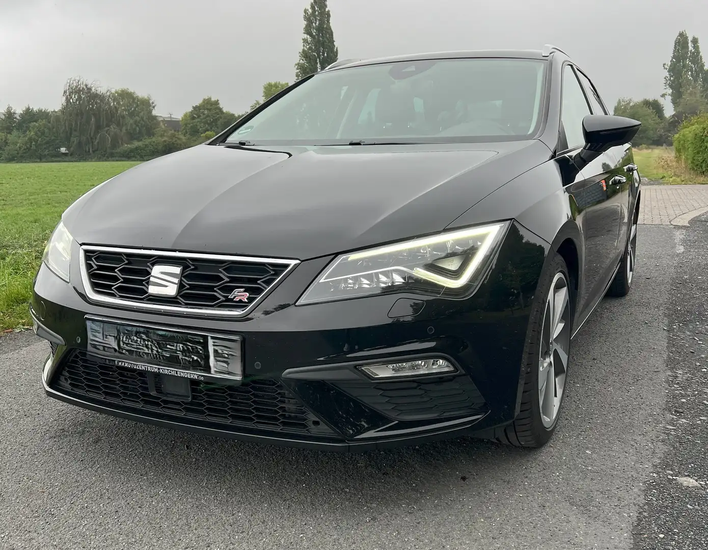 SEAT Leon ST FR *Alcantara*Panorama*AHK* Schwarz - 2