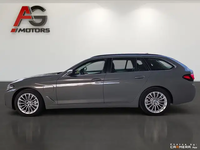 BMW 5 Series view 9