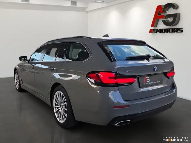 BMW 5 Series view 8