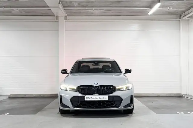 BMW 3 Series view 5