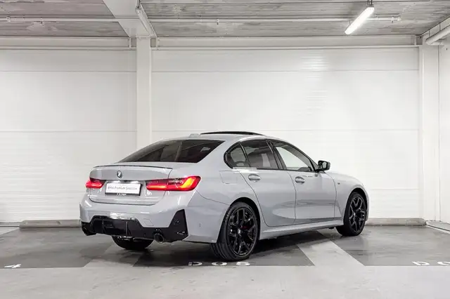 BMW 3 Series view 6