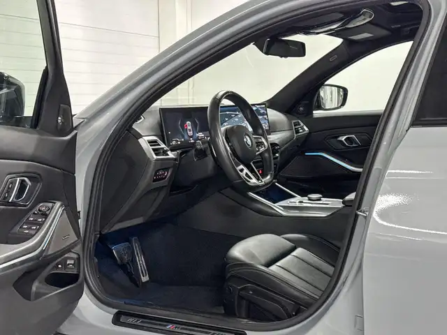 BMW 3 Series view 8