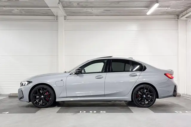 BMW 3 Series view 2