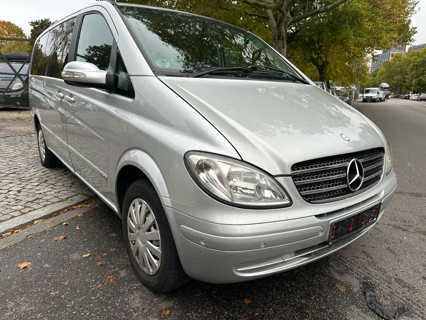 Mercedes-Benz Viano 2.2 CDI lang Silber - 1