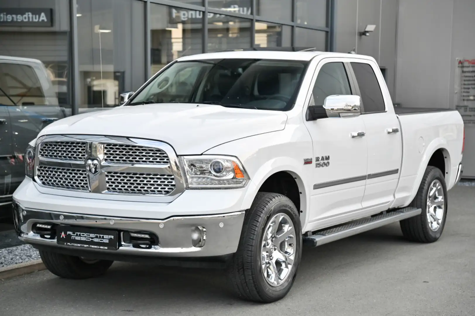Dodge RAM 1500 5.7 V8 4WD Quad Cab Laramie* Luft* LPG* Weiß - 2