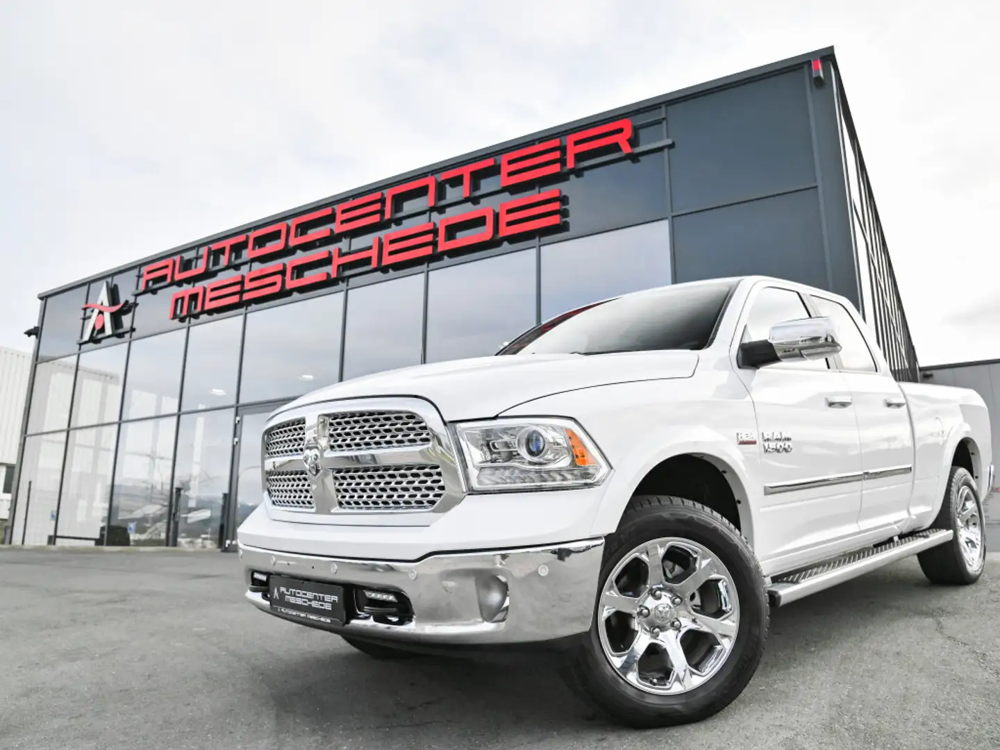 Dodge RAM 1500 5.7 V8 4WD Quad Cab Laramie* Luft* LPG* Weiß - 1