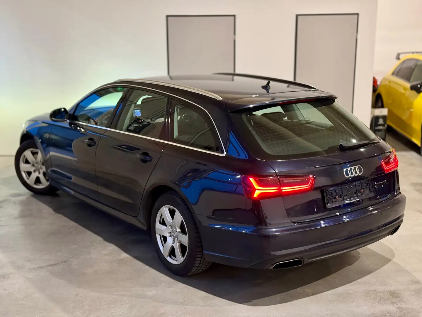 Audi A6 2.0 TDI AUT. ultra AVANT, AHK, RÜCKFAHRK.,SZH Blau - 2
