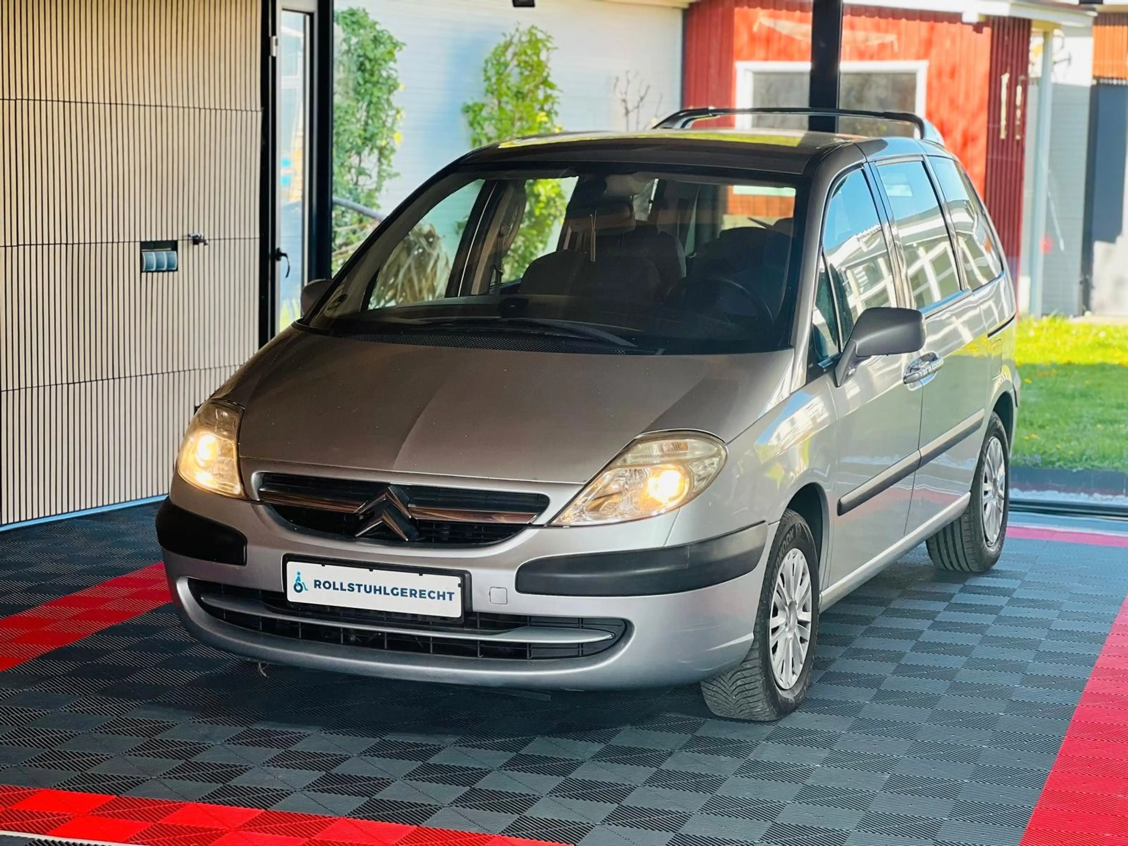 Citroen C8 Behindertengerecht-Rampe — photo 25