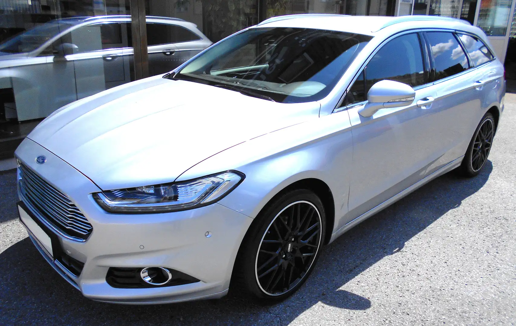 Ford Mondeo Turnier 2.0*Titanium*1.Hand*Vollausstattung*19"Alu Silber - 2
