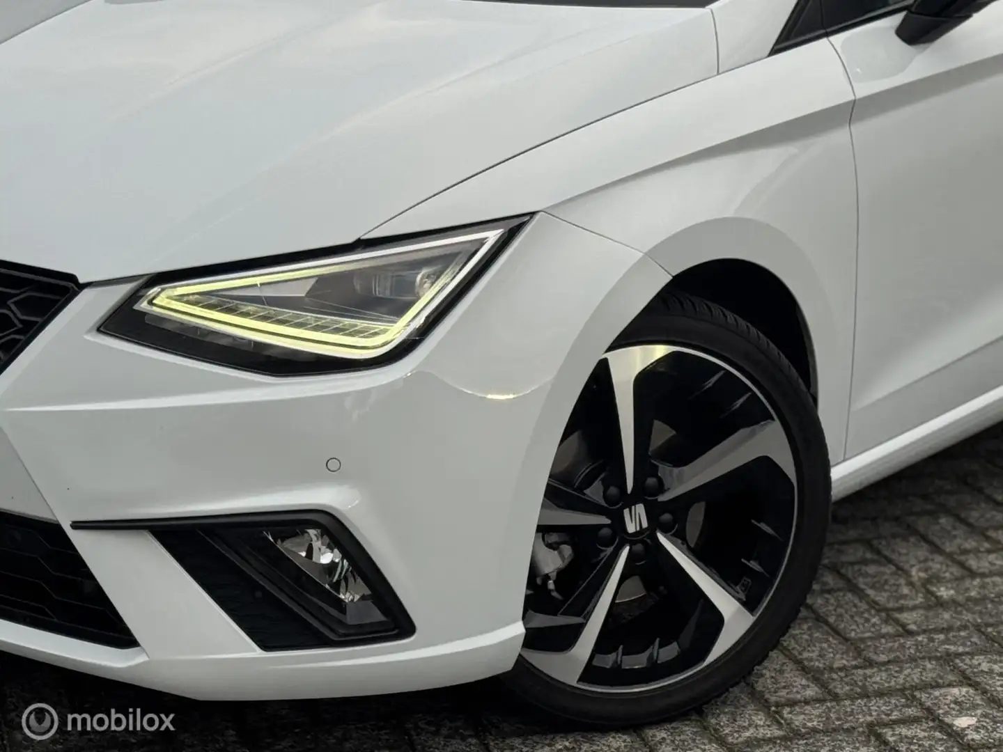 SEAT Ibiza 1.0 TSI 110pk FR Pano Keyless 18'' VC Acc Lane A Wit - 2