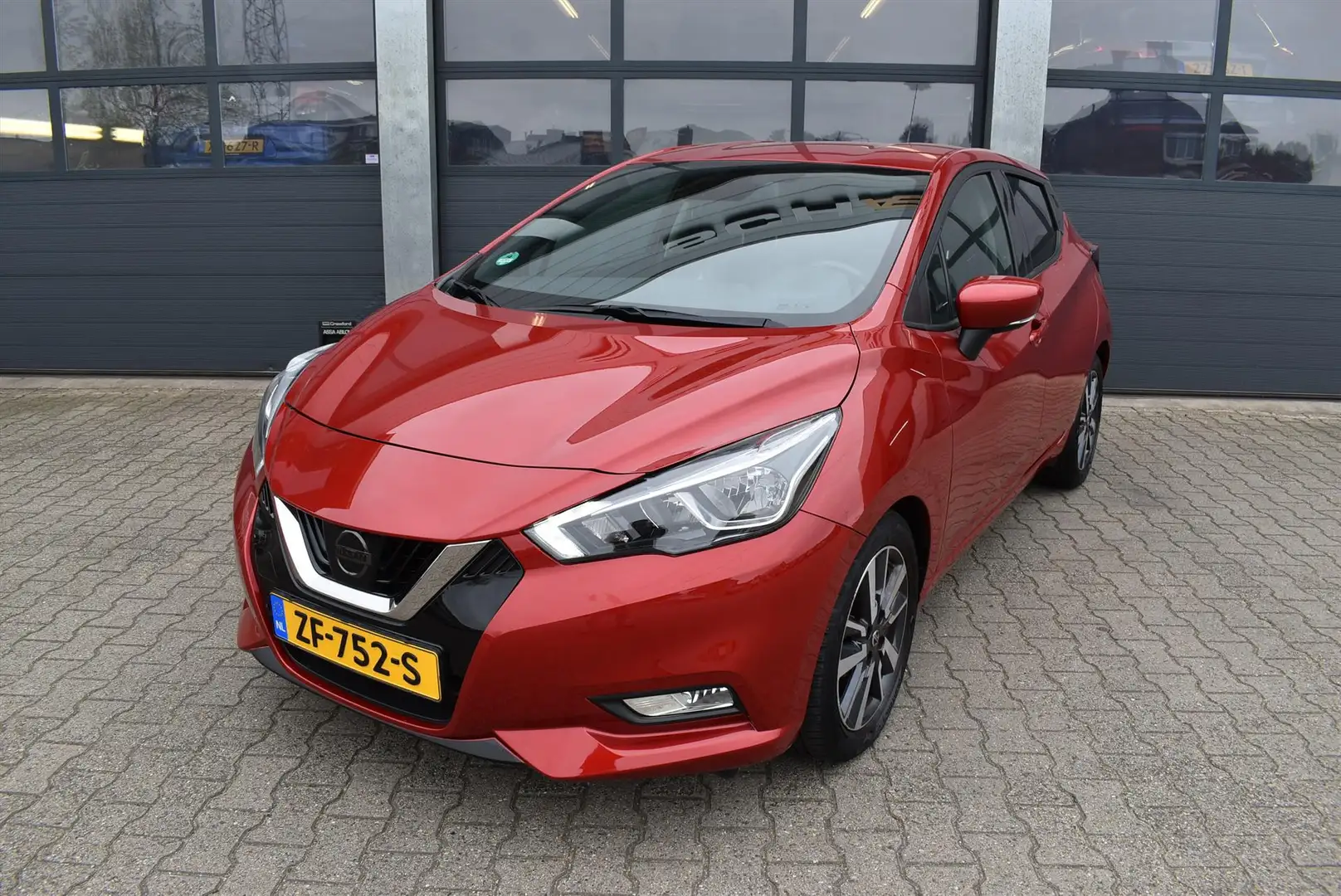 Nissan Micra 1.0 IG-T 100pk N-Connecta Red - 1