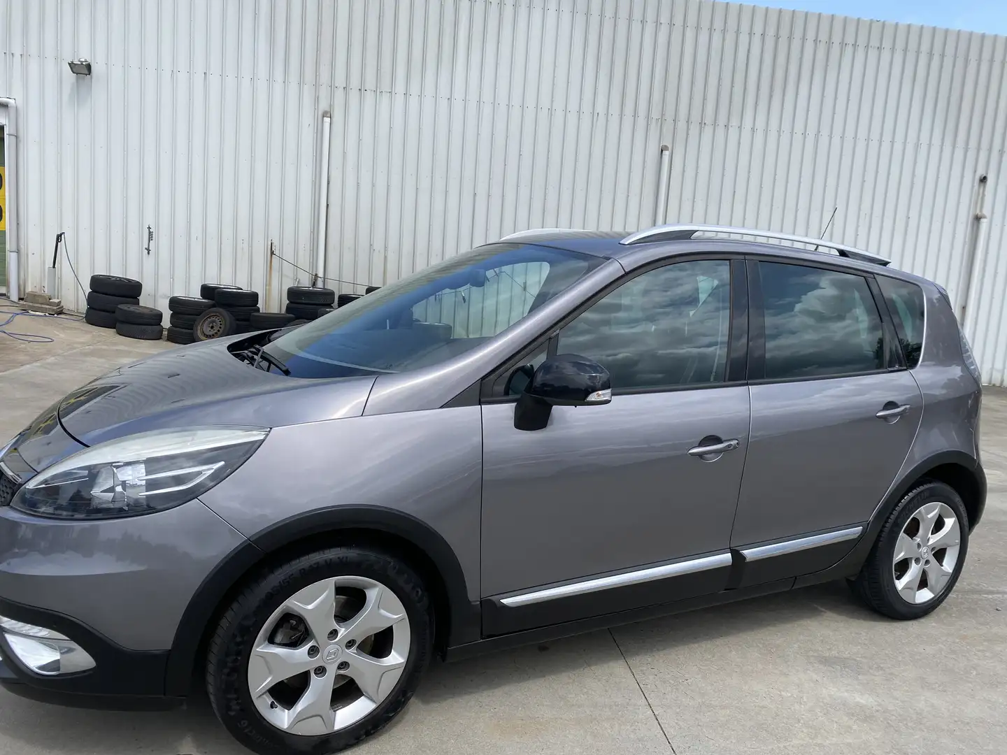 Renault Grand Scenic Energy dCi 110 Start & Stop Expression Gris - 2