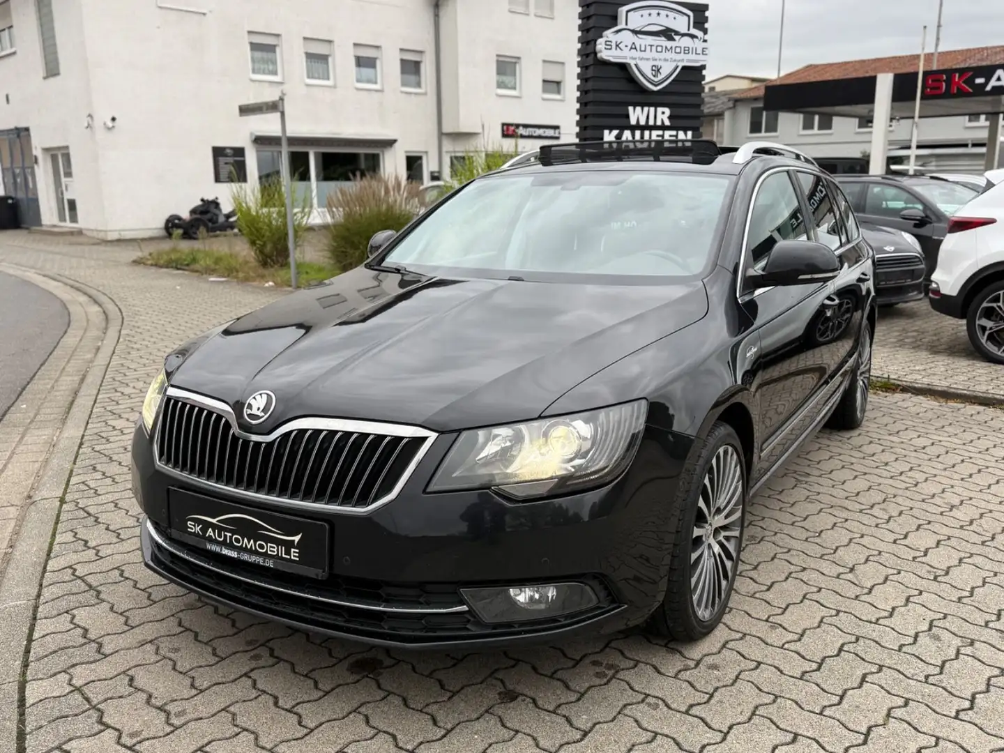 Skoda Superb Laurin&Klement 4x4 PANO-STANDHZG-DSG-MEMO Nero - 2