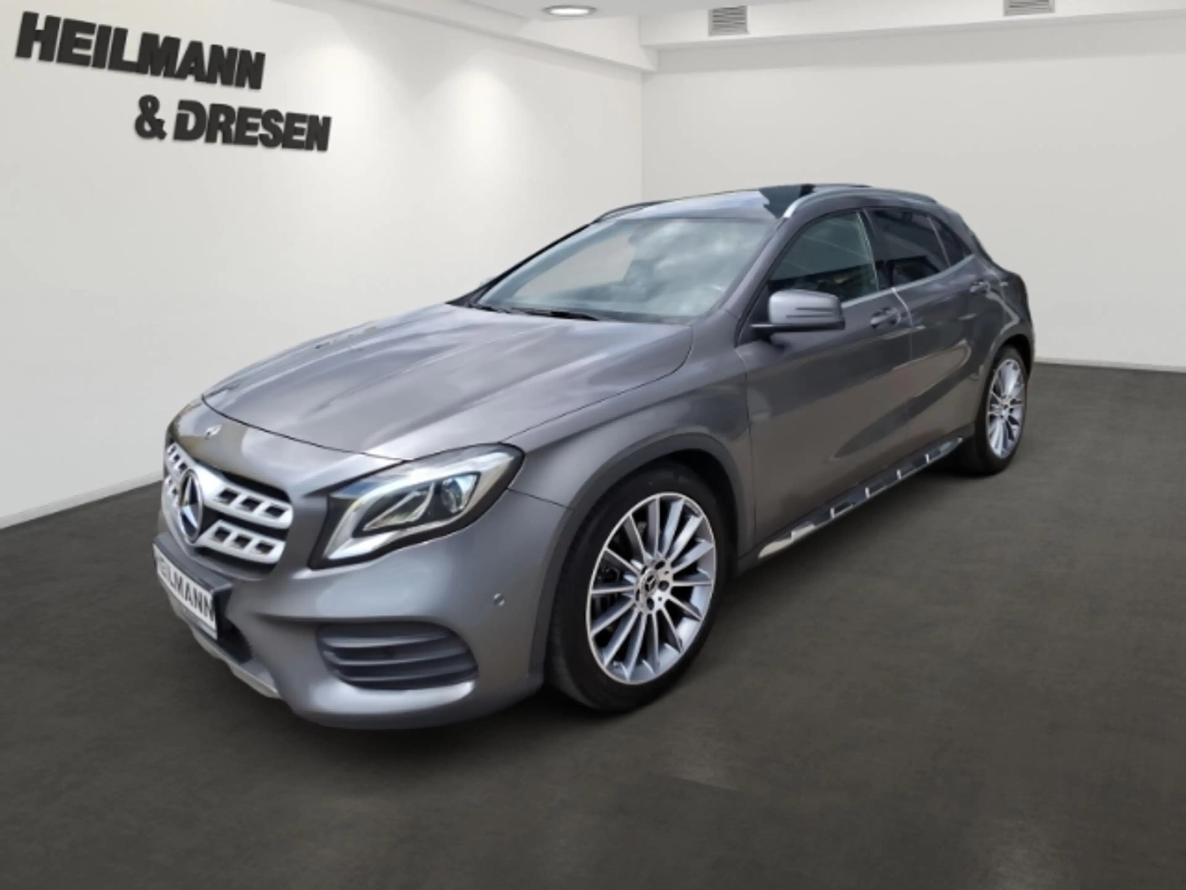 Mercedes-Benz GLA 250 4Matic AMG-Line/Automatik/Schiebedach/Navi/Sitzhei