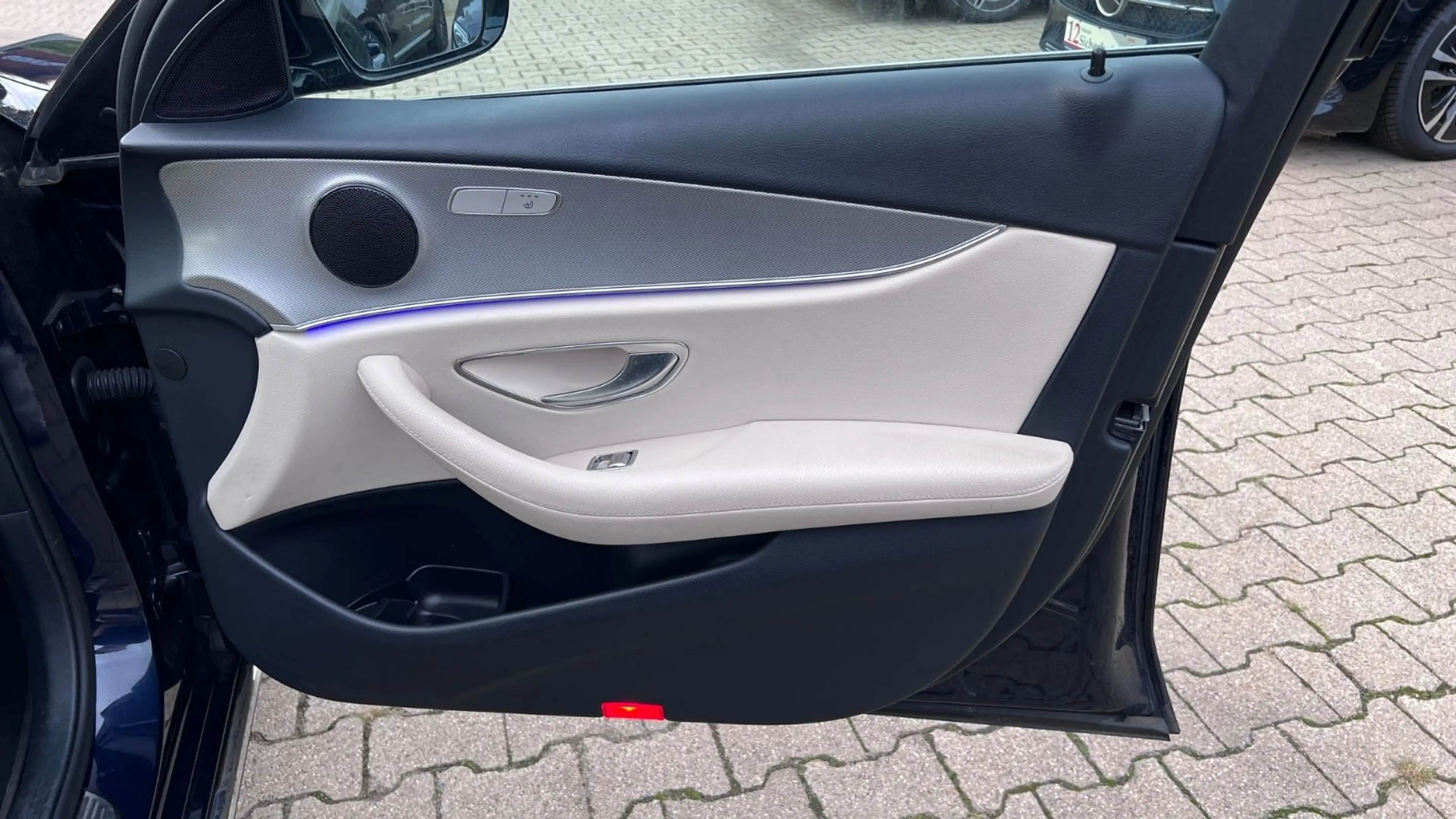 Mercedes-Benz E 200 E200 Lim. AUTOMATIK-STANDHEIZUNG-DISTRONIC-R.CAM — photo 15