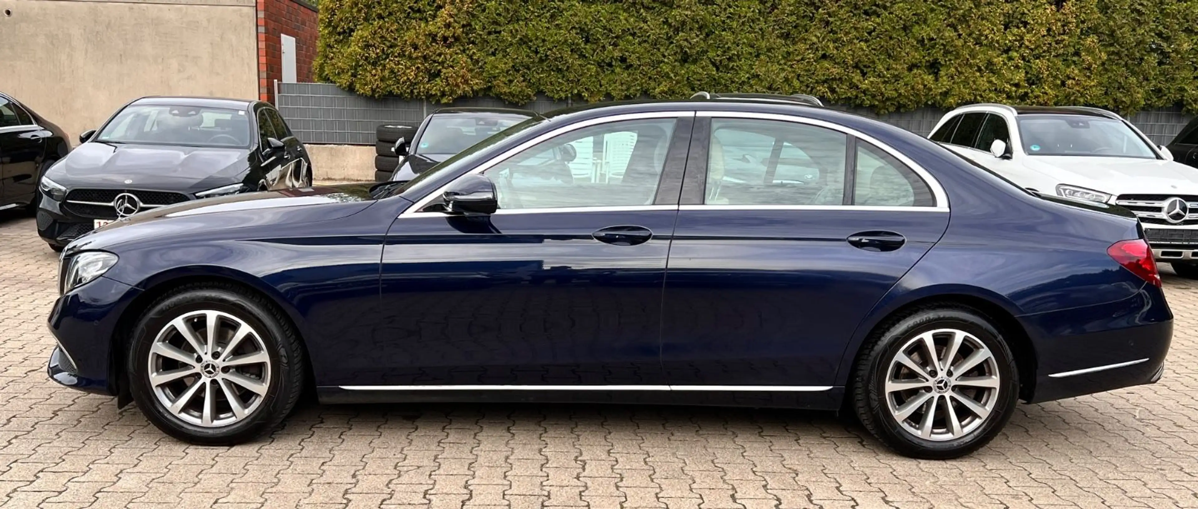 Mercedes-Benz E 200 E200 Lim. AUTOMATIK-STANDHEIZUNG-DISTRONIC-R.CAM — photo 4