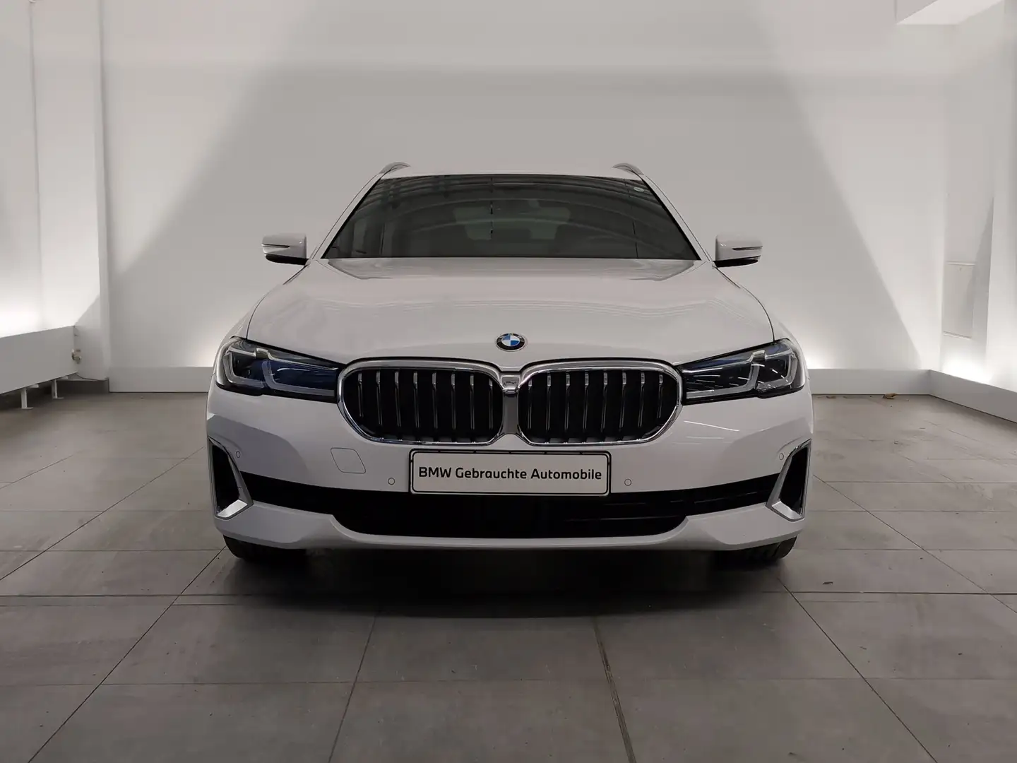 BMW 530 d xDrive Touring Luxury Line HUD/Laser/H&K HUD/Las Weiß - 2